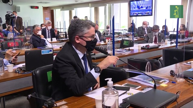 Comisión de senadores pide suspensión de cuentas de Bolsonaro en redes sociales