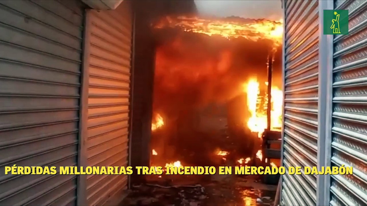 Pérdidas millonarias tras incendio que destruyó más de 15 locales en mercado de Dajabón