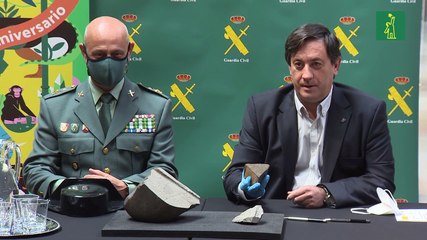 Guardia Civil de Madrid entrega a Museo Nacional de Ciencias un fragmento de meteorito recuperado