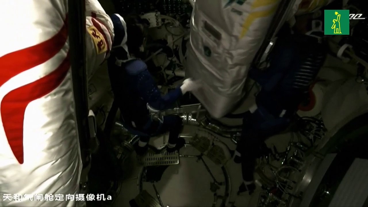 Astronautas chinos completan su primera misión fuera de la estación espacial