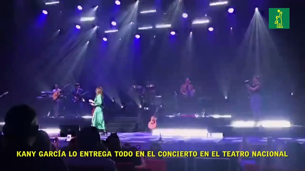 Kany García lo entrega todo en el concierto en el Teatro Nacional