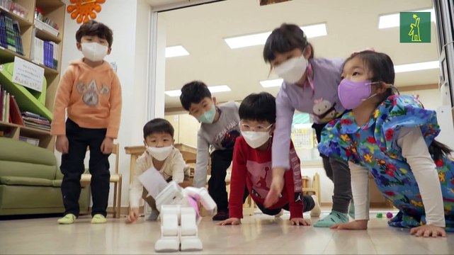 En Seúl prueban robots como asistentes en las guarderías