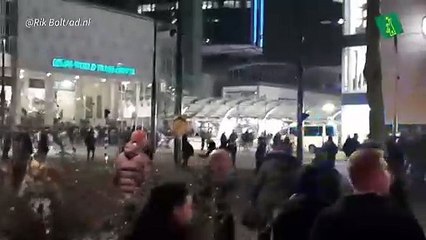 Heridos por disparos de la policía en protesta anticovid en Róterdam