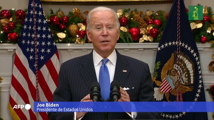 Biden dice que no prevé "en este momento" más restricciones de viaje por ómicron