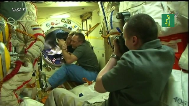 Rusia lleva a multimillonario japonés hasta la Estación Espacial Internacional