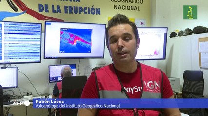 Los vecinos de La Palma vuelven a sus casas a pelear contra un mar de ceniza