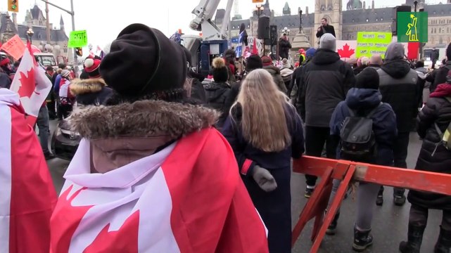 Canadienses se oponen en mayoría a protestas antivacunas que paralizan Ottawa