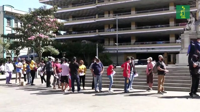 Abarrotan la capital por pruebas covid en medio de alza de casos en El Salvador