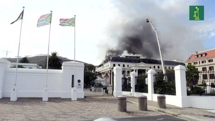 Se reactivó incendio que arrasó parte del parlamento de Sudáfrica
