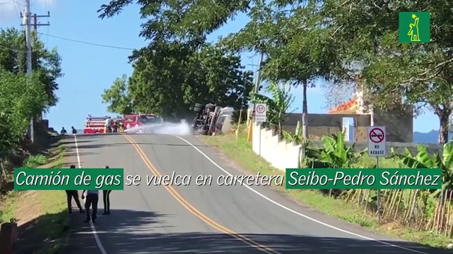Camión de gas se vuelca en carretera Seibo-Pedro Sánchez