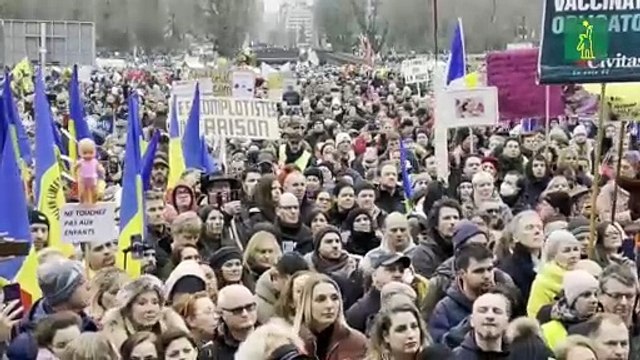 Disturbios al término de una protesta en Bruselas contra las restricciones
