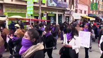 Mujeres en Bolivia marchan en contra de la violencia machista
