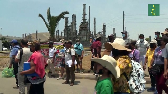 Perú ordena a Repsol paralizar carga y descarga de crudo en buques tras derrame