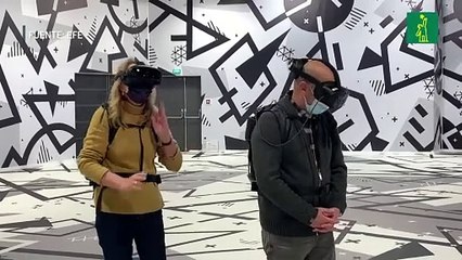 Viajes en el tiempo para visitar Notre Dame en realidad aumentada