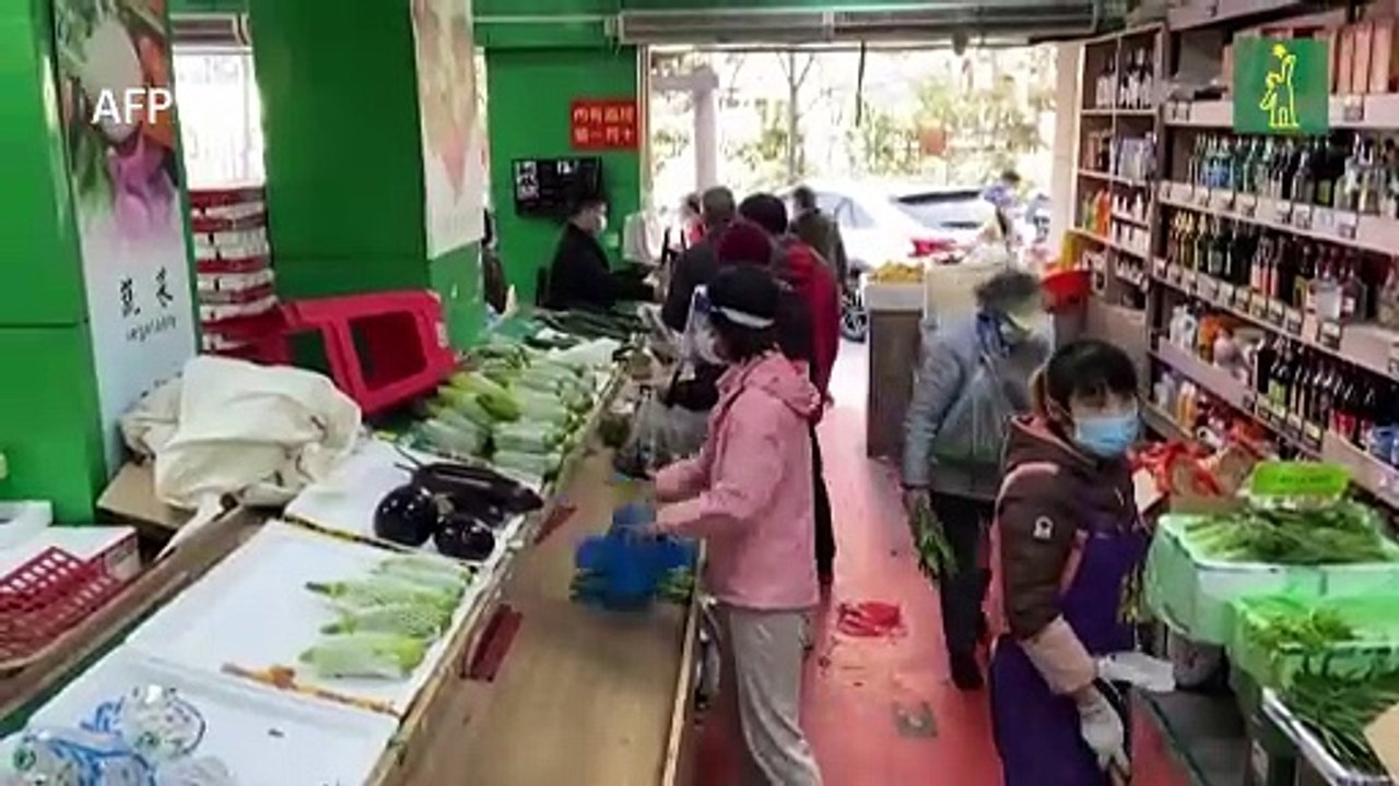 Ansiedad y estantes vacíos ante el aumento de los casos de covid-19 en Shanghái