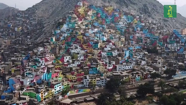 Inauguran gigantesco mural en populoso cerro de la capital de Perú