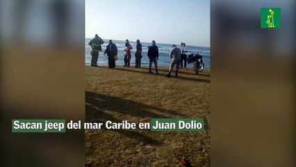 Sacan jeep del mar Caribe en Juan Dolio