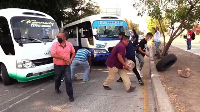 Transporte público en Honduras paraliza sus labores y exige aumento de tarifas