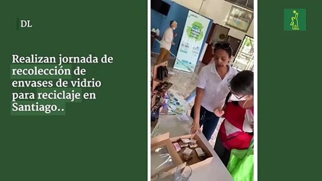 Realizan jornada de recolección de envases de vidrio para reciclaje en Santiago