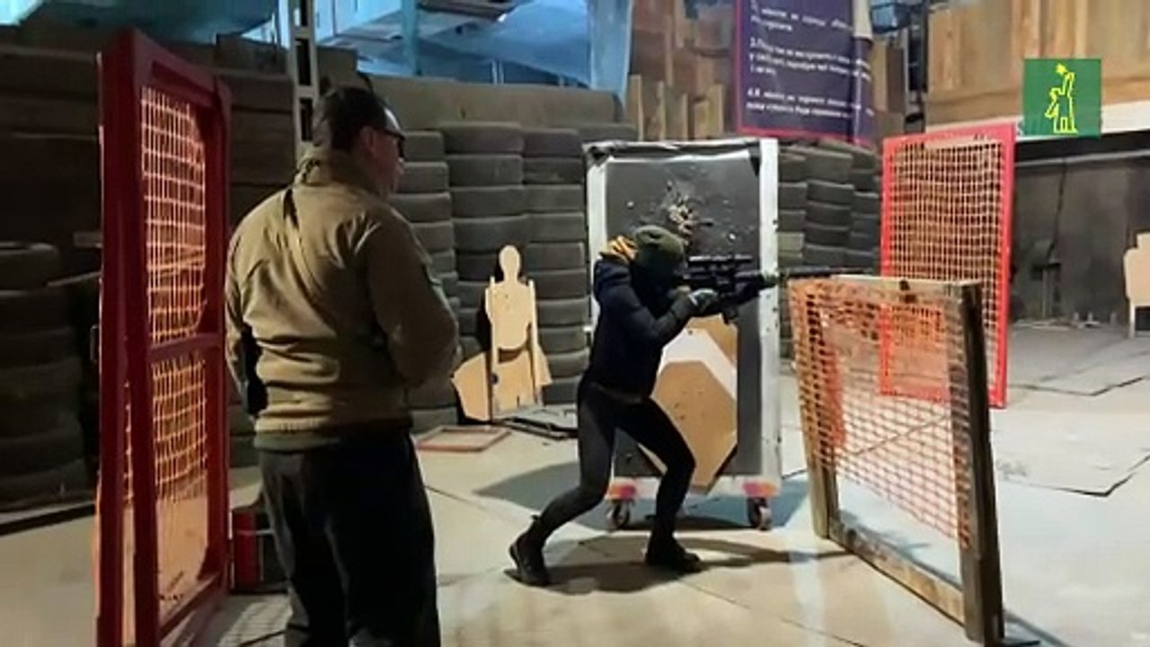 Las ucranianas que cogen las armas por primera vez para defenderse