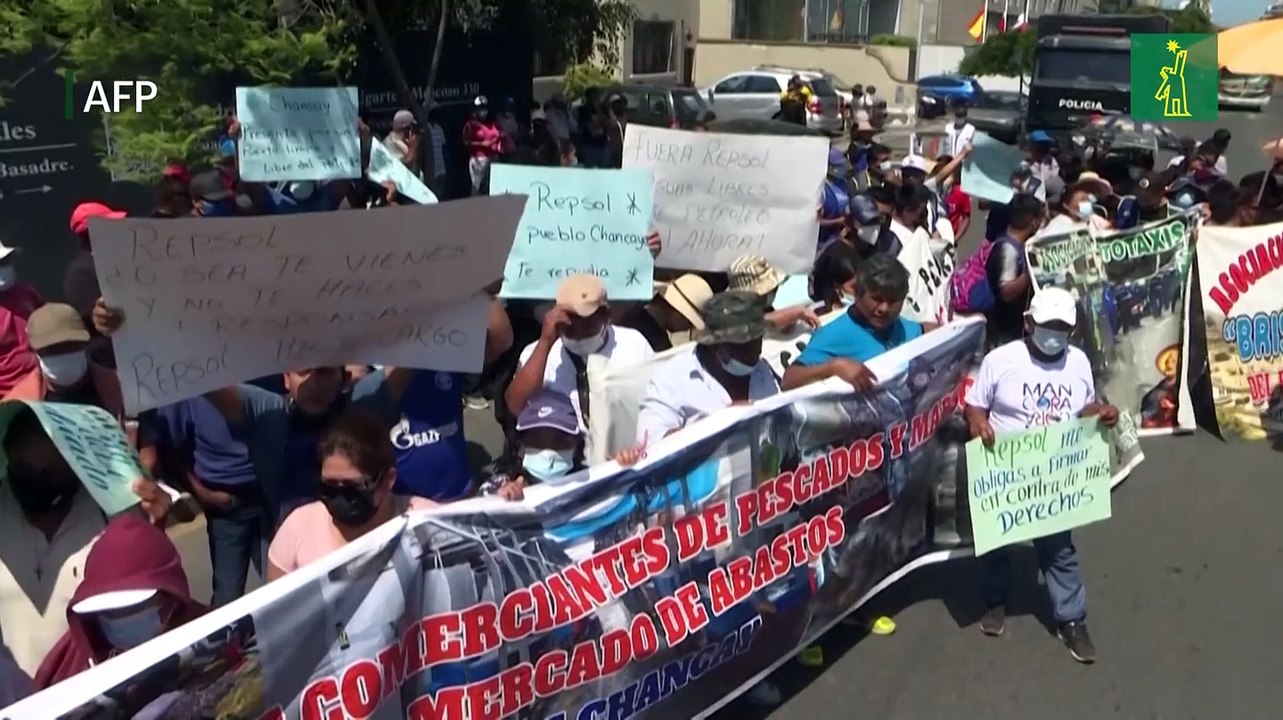 Protestas de pescadores desempleados dos meses después de derrame en Perú