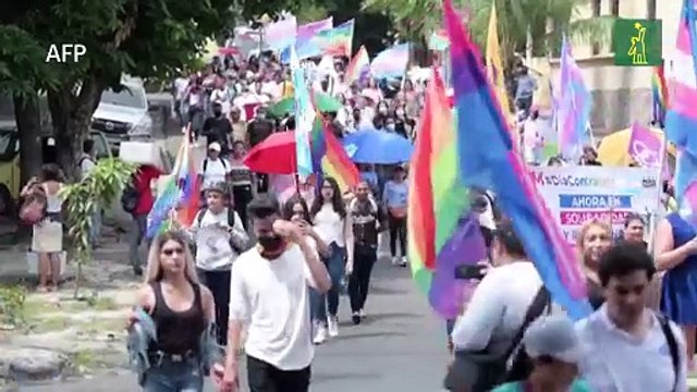 Colectivos LGBTI de El Salvador marcharon en reclamo de sus derechos