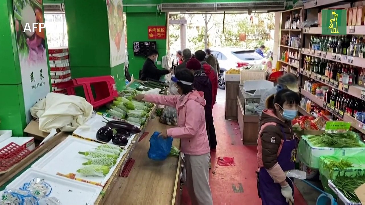 Ansiedad y estantes vacíos ante el aumento de los casos de covid-19 en Shanghái
