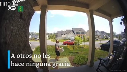 Repartidores de Amazon tienen que bailar para sus clientes