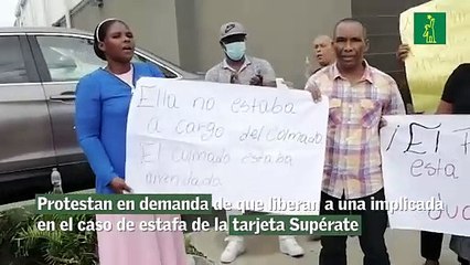 Protestan en demanda de que liberan a una implicada en el caso de estafa de la tarjeta Supérate