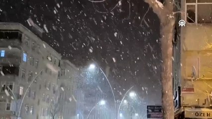 İstanbul'da kar yağışı aralıklarla sürüyor