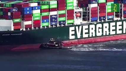 Reflotan buque portacontenedores varado durante un mes frente a costa este de EEUU