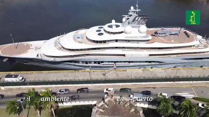 Así está el ambiente en puerto donde atracó yate Flying Fox