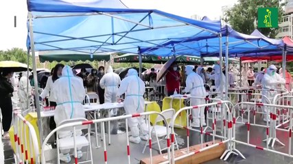 China intenta revivir el consumo pero pide no viajar el puente por rebrotes