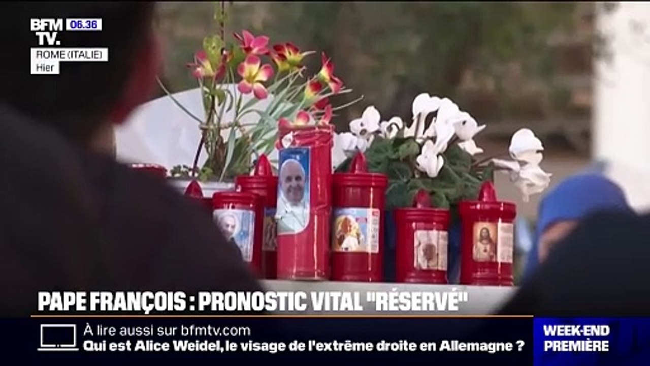 Les fidèles chrétiens apportent leur soutien au Pape François, hospitalisé depuis une semaine