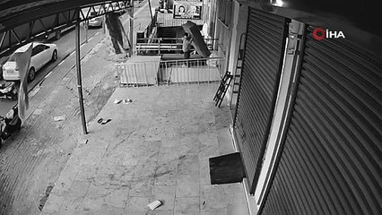 O anlar kameraya yansıdı! Saniyelerle kurtuldu