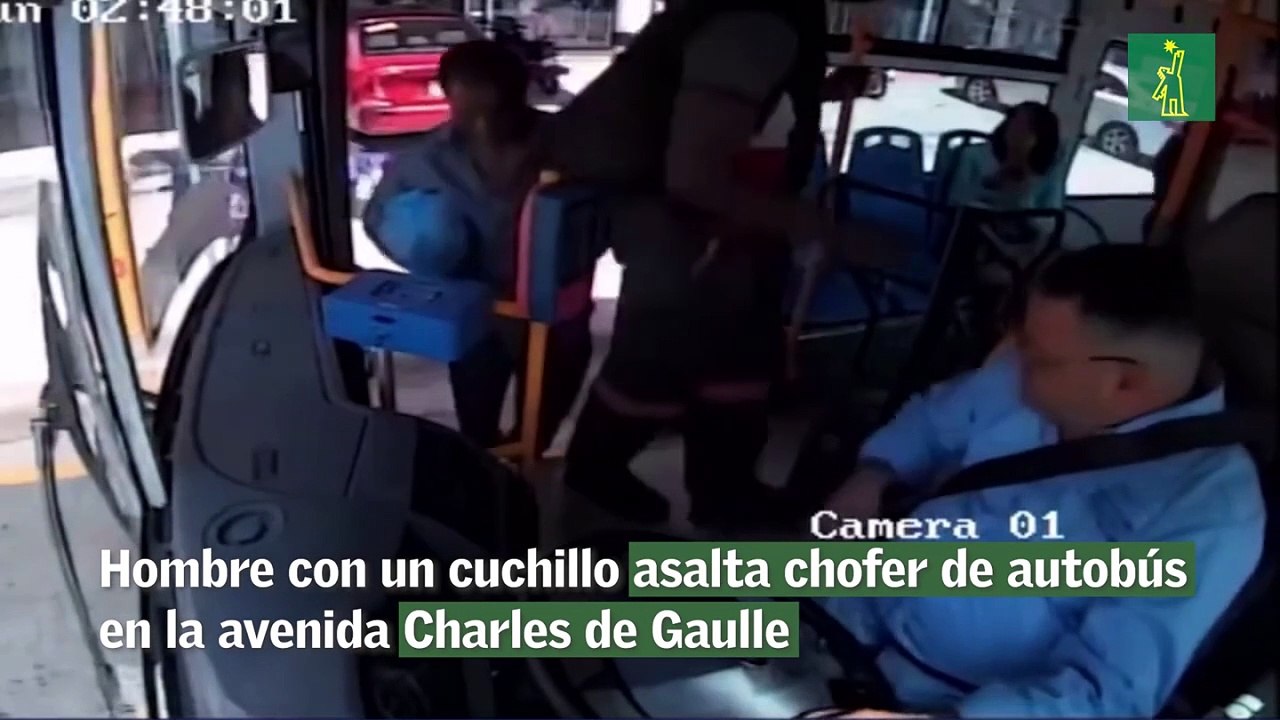 Hombre con un cuchillo asalta chofer de autobús en la avenida Charles de Gaulle