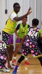 10 yaşında ama 1.95 boyunda