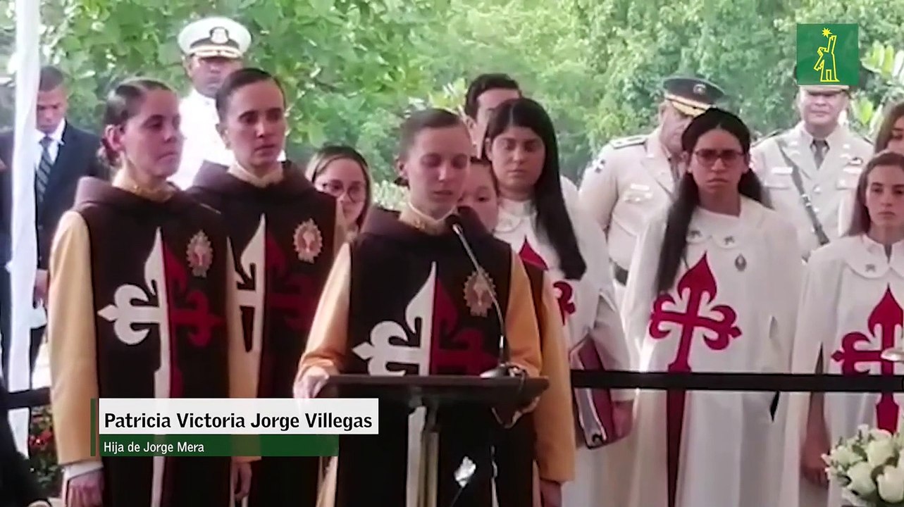 Despiden restos de Orlando Jorge Mera con aplausos, girasoles y resaltan su legado