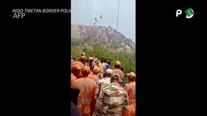 Un muerto y decenas de personas bloqueadas por un accidente de un teleférico en India