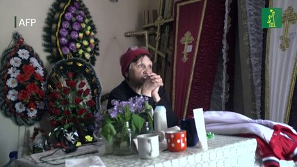 Antonina pasa la guerra en Ucrania entre crucigramas y ataúdes