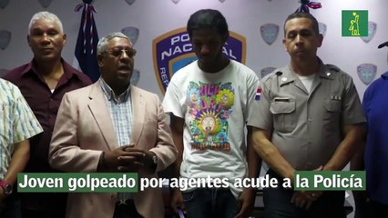 Joven golpeado por agentes acude a la Policía