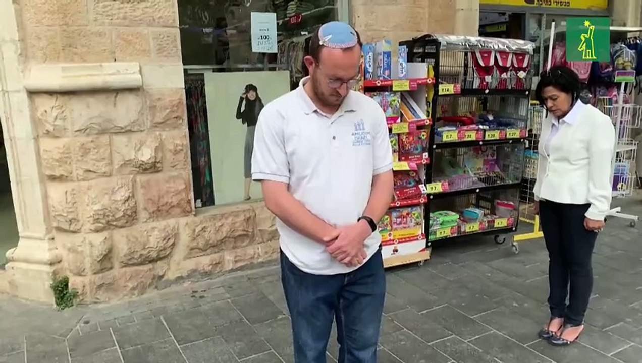 Israel recuerda a sus caídos con un día de luto y visitas a los cementerios