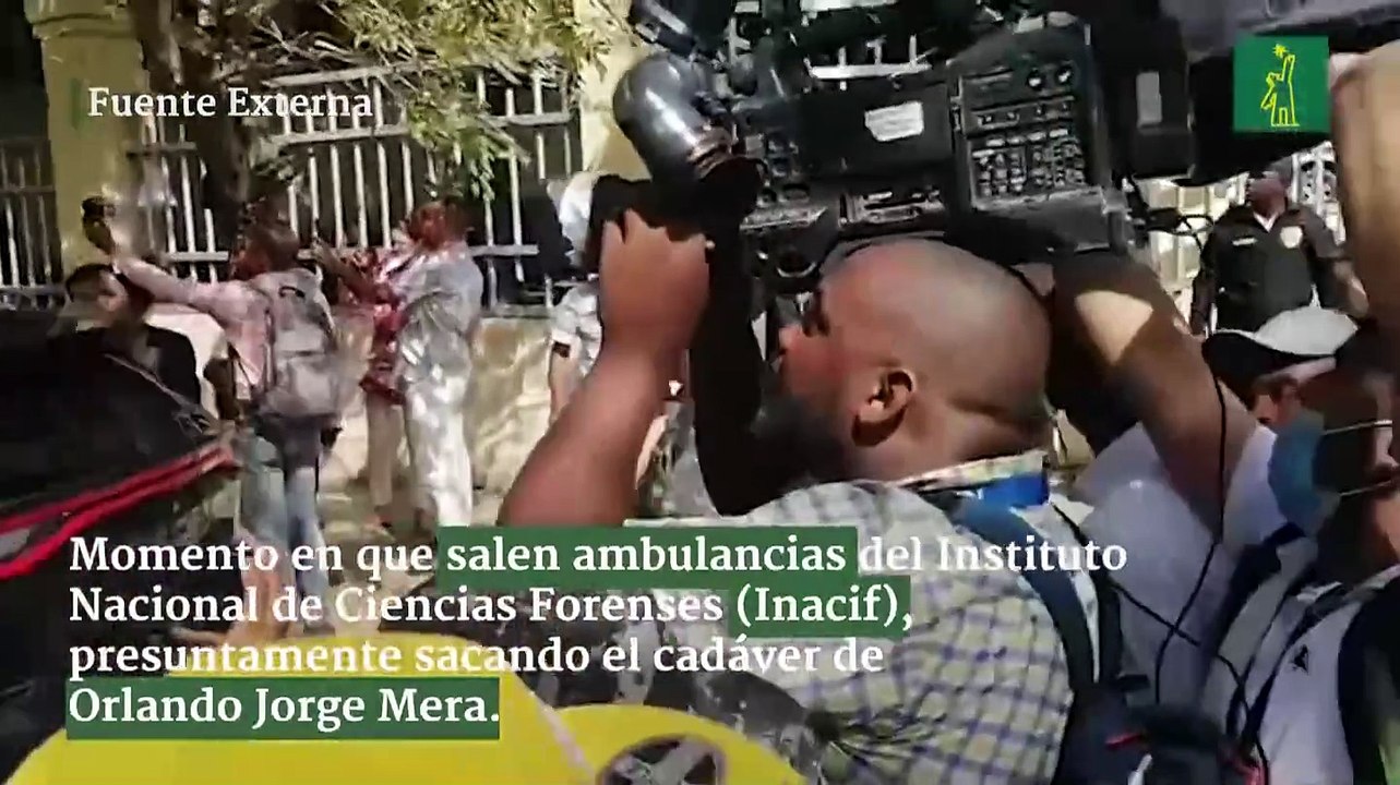 Momento en que salen ambulancias del Instituto Nacional de Ciencias Forenses (Inacif), presuntamente sacando el cadáver de Orlando Jorge Mera.