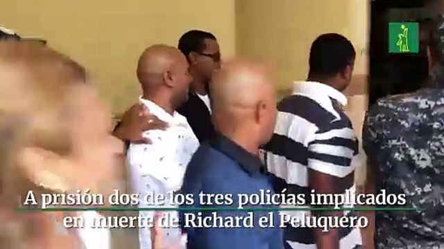 A prisión dos de tres agentes policiales