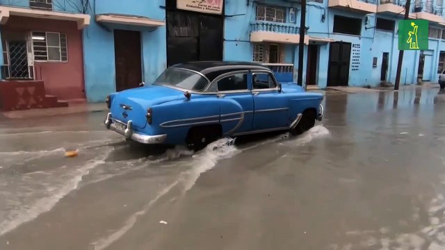 Dos muertos y apagones por fuertes lluvias en La Habana