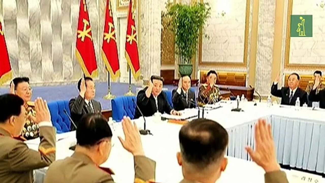 Kim Jong-un y oficiales revisan los planes operativos de sus unidades de vanguardia