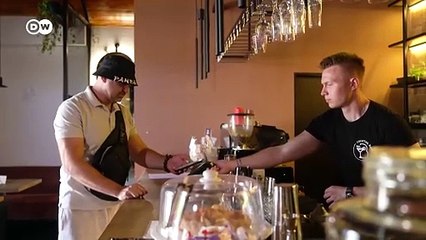 Vecinos de Bucha reconstruyen la localidad