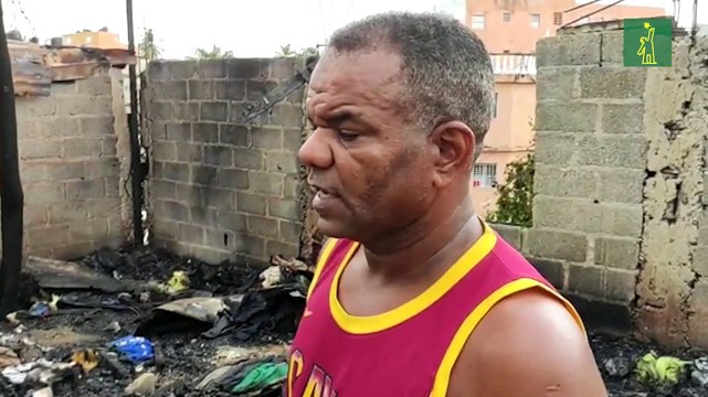 Incendio destruye negocio ventas de ropas de paca en calle 25 de febrero