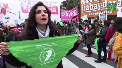 Mujeres protestan en Argentina por fallo contra el aborto ante la Embajada de EE.UU.