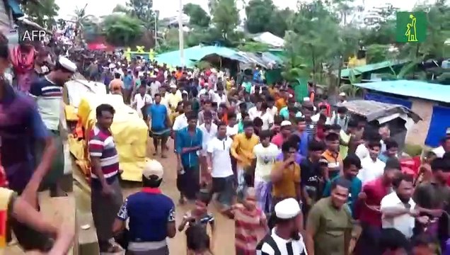 Decenas de miles de refugiados rohinyás se manifiestan en Bangladés
